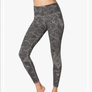Beyond Yoga Pants - Beyond Yoga Fossilized High Waisted Midi Legging Beyond Yoga Pants - Beyond Yoga Fossilized High Waisted Midi Legging